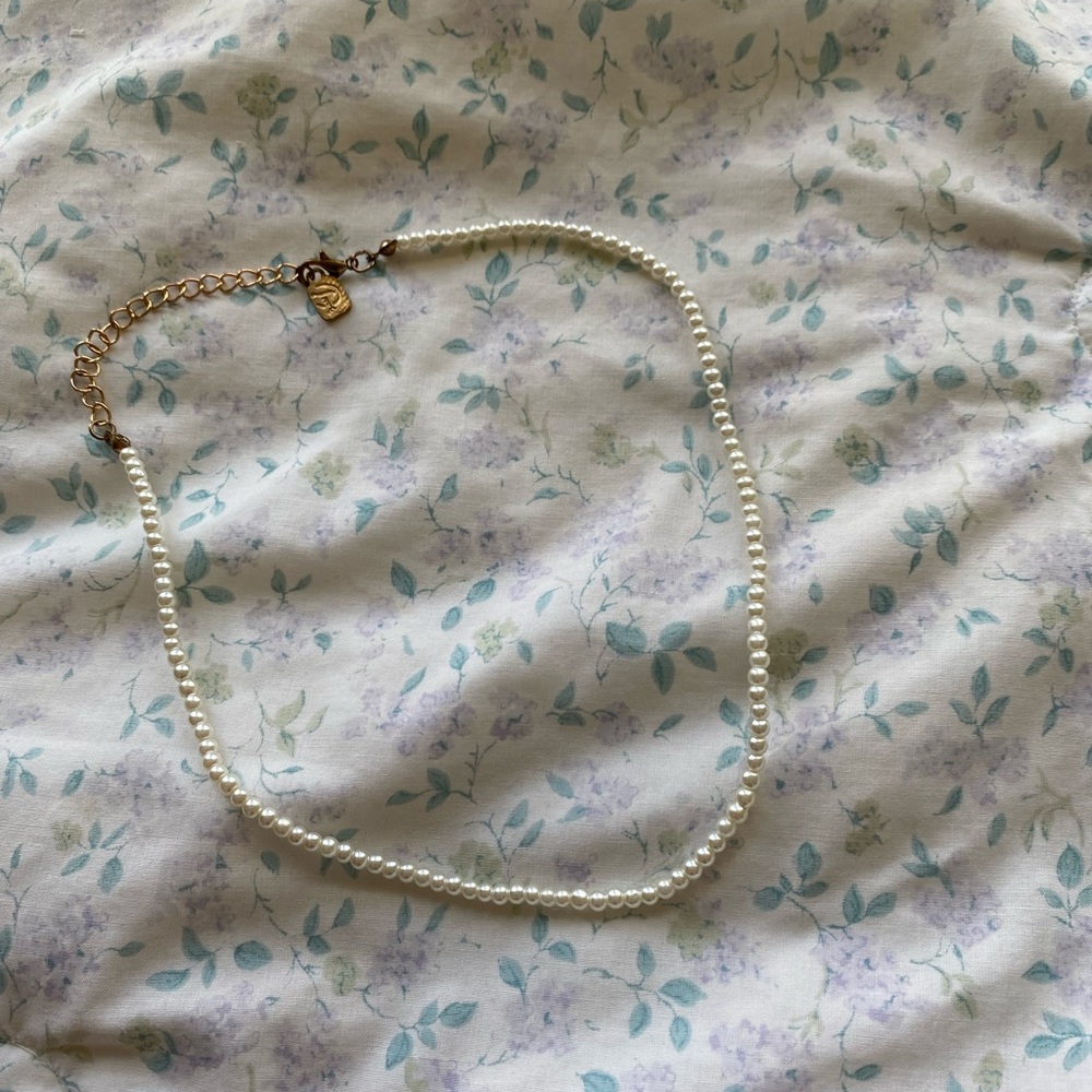 Brandy Melville faux pearl necklace